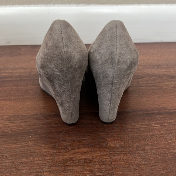 Vía Spiga Gray Suede Heels - Picture 4 of 7